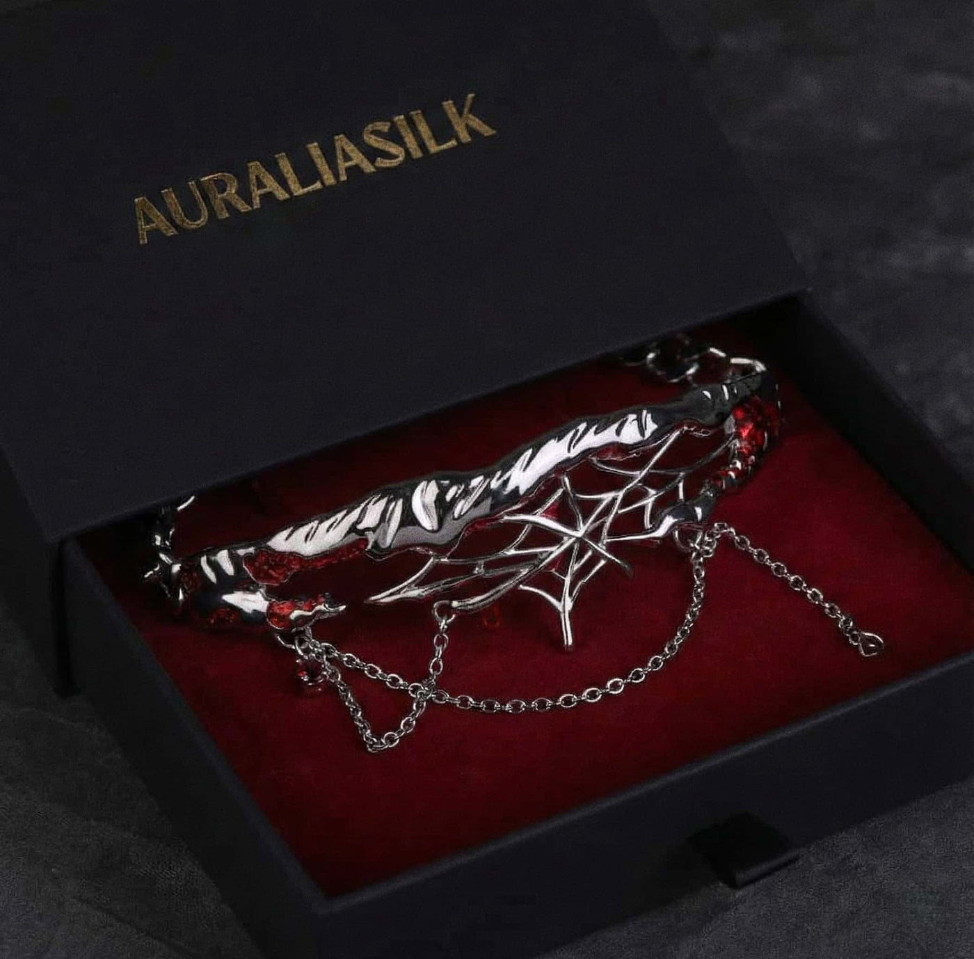 Throat-Sealing · Silver Thorns